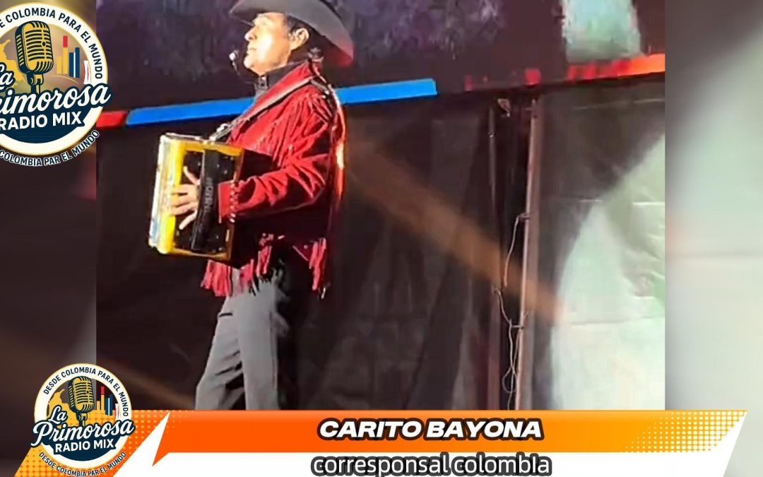 Vocalista de Los Tigres del Norte sufre aparatosa caída durante concierto