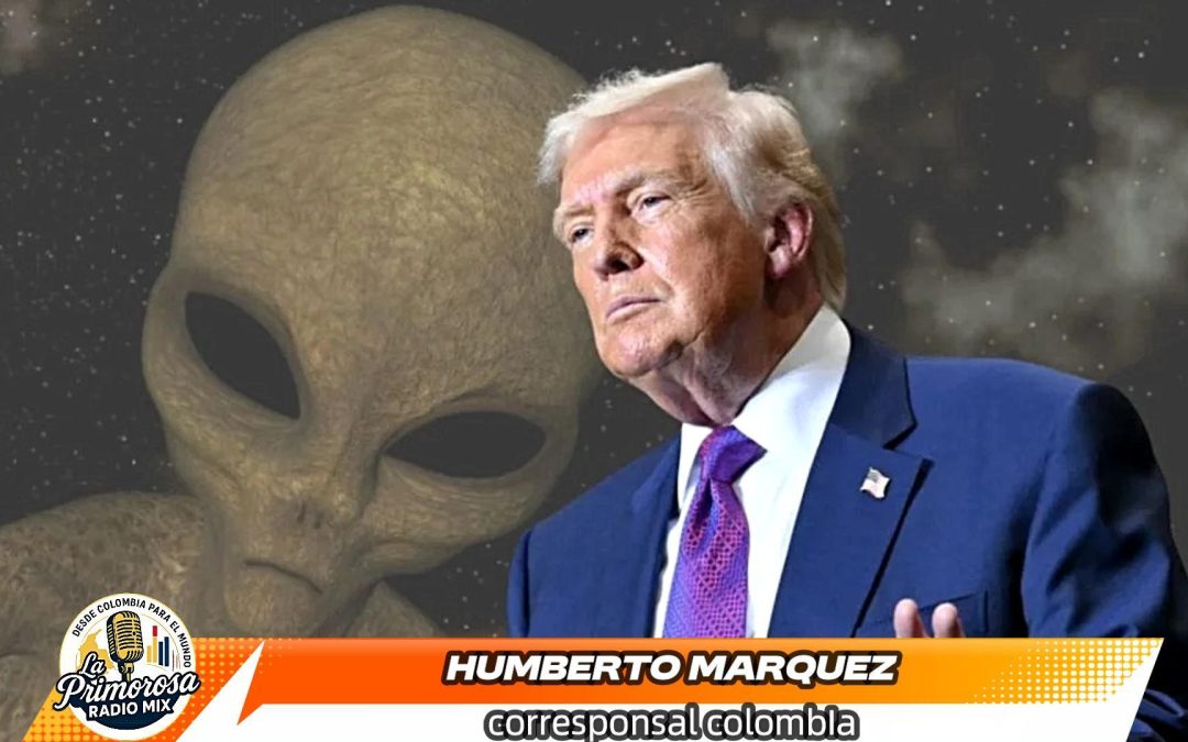 Donald Trump publicó imagen en la que aparece caminando con un alienígena esposado en base militar